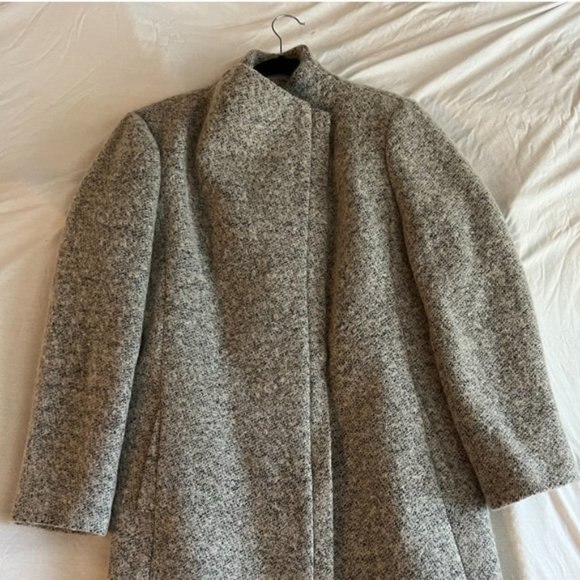 Andrew Marc Women's Gray Peacoat. Zip up, lined in black. Size XL. - Picture 5 of 11